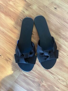 NWT Rothys’s Black Bow Slide Sandals - Women